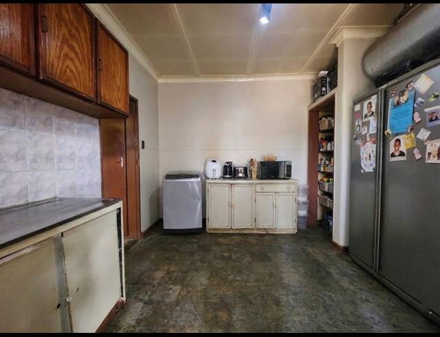 2 BEDROOM FREEHOLD FOR SALE IN LEEUHOF